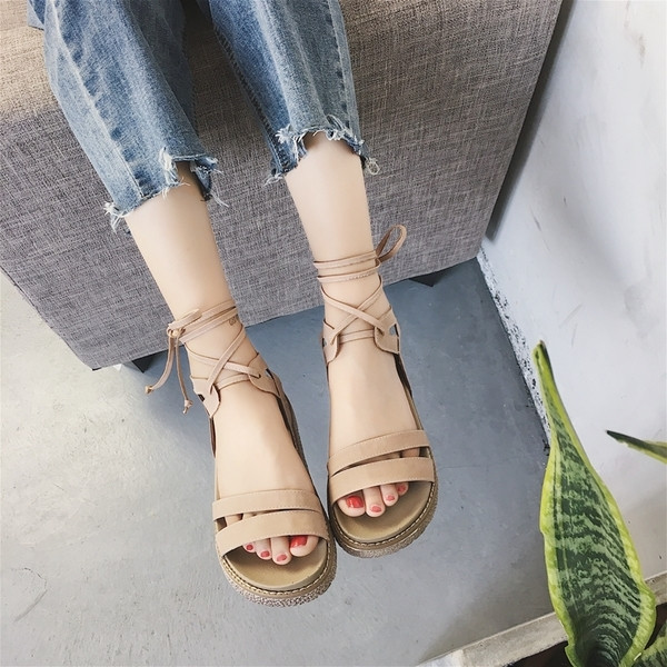 Καθημερινά κυρίες σανδάλια με μακρά δεσμούς, μαύρο και καφέ