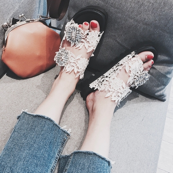 Casual γυναικεία σανδάλια σε μαύρο και άσπρο χρώμα