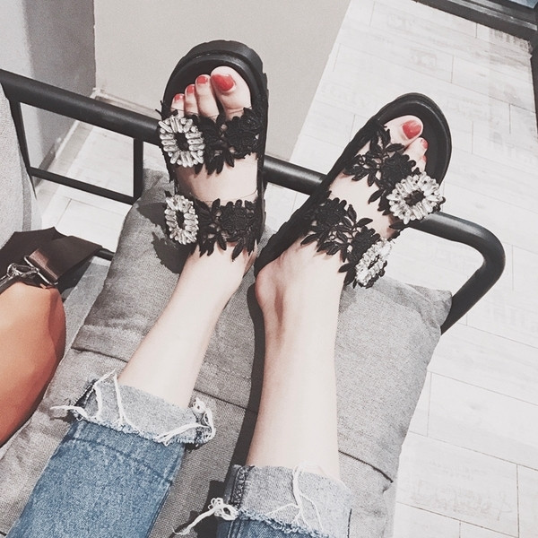 Casual γυναικεία σανδάλια σε μαύρο και άσπρο χρώμα