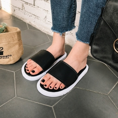 Γυναικείες παντόφλες κατάλληλες για παραλία σε μαύρο, λευκό και ροζ χρώμα