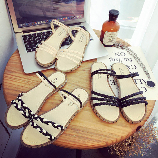 Φρέσκα σανδάλια για τις κυρίες με υφαντά λουριά