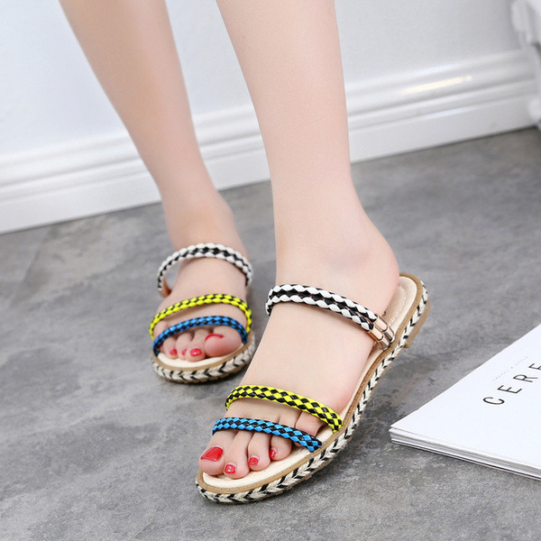 Πολύχρωμες γυναικείες  παντόφλες σε διαφορετικά χρώματα