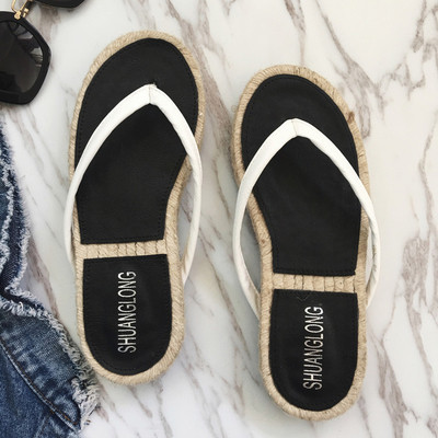 Casual γυναικείες παντόφλες σε λευκό και μαύρο χρώμα