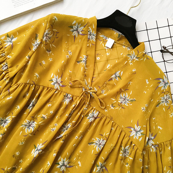 Модерна дамска риза с 3/4 ръкав и флорални мотиви