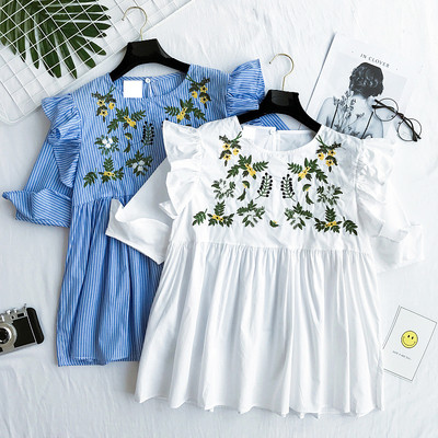 Стилна дамска риза с бродерия цветя в син и бял цвят, с 3/4 ръкав