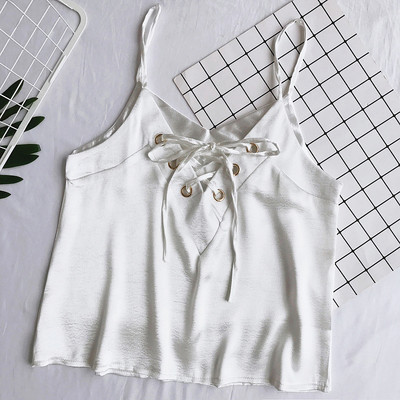 Κυρίες σατέν κορυφή της δεξαμενής με λεπτές τιράντες και δεσμών σε διάφορα χρώματα