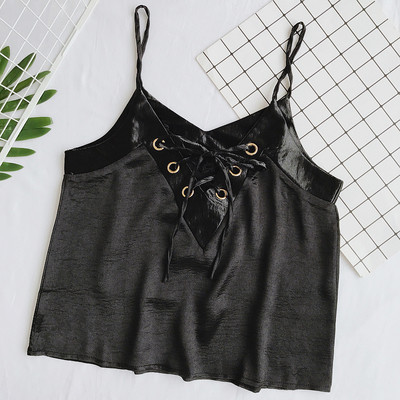 Κυρίες σατέν κορυφή της δεξαμενής με λεπτές τιράντες και δεσμών σε διάφορα χρώματα