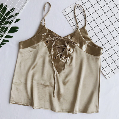 Κυρίες σατέν κορυφή της δεξαμενής με λεπτές τιράντες και δεσμών σε διάφορα χρώματα