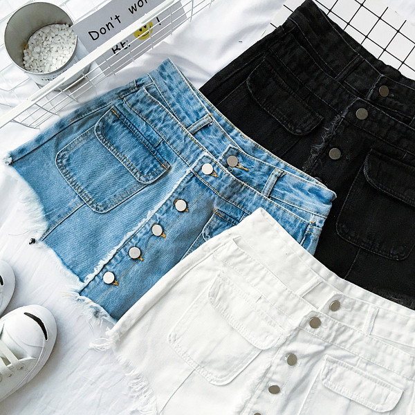 σορτς σύγχρονες γυναίκες σε λευκό, μπλε και μαύρο