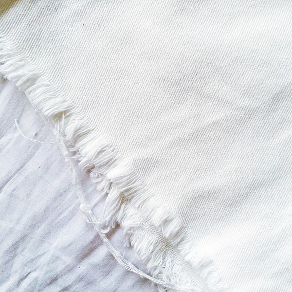 σορτς σύγχρονες γυναίκες σε λευκό, μπλε και μαύρο