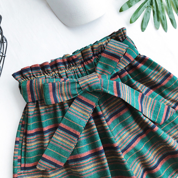 σορτς Χρωματιστά ελεύθερο γυναικών με ζώνη