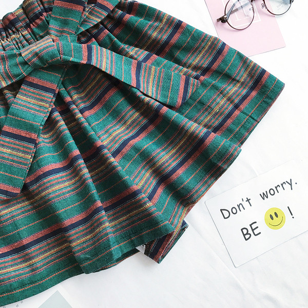 σορτς Χρωματιστά ελεύθερο γυναικών με ζώνη