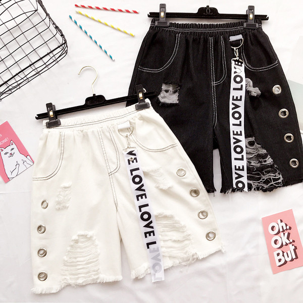 σορτς σύγχρονες γυναίκες με ελαστικά και μεταλλικά δακτυλίδια