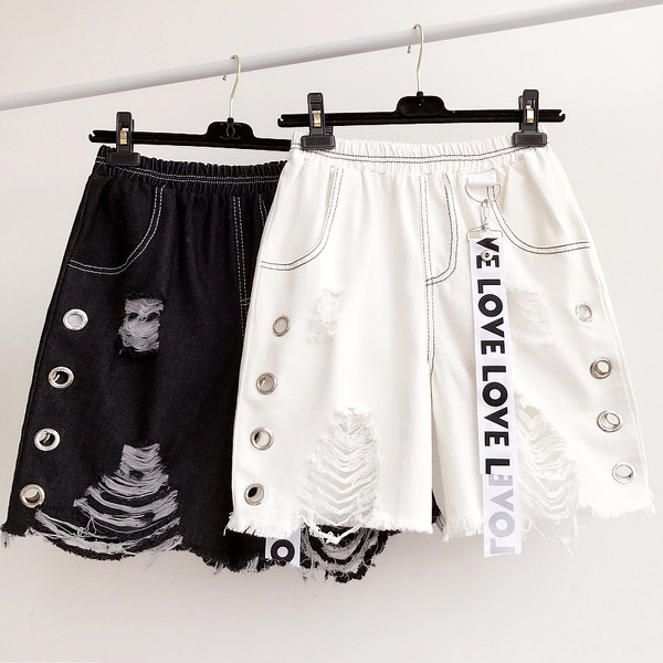 σορτς σύγχρονες γυναίκες με ελαστικά και μεταλλικά δακτυλίδια