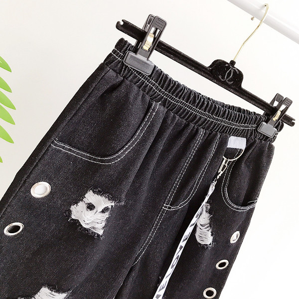 σορτς σύγχρονες γυναίκες με ελαστικά και μεταλλικά δακτυλίδια