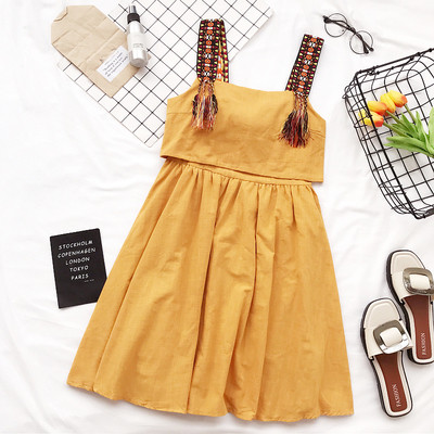 Φρέσκα κυρία φόρεμα με κορδέλα σε κίτρινο, πράσινο και λευκό