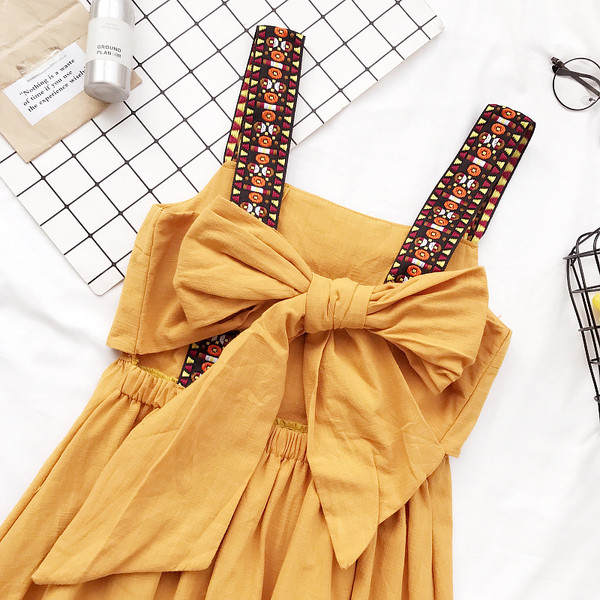 Φρέσκα κυρία φόρεμα με κορδέλα σε κίτρινο, πράσινο και λευκό