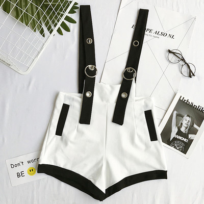 Κομψό κυρίες jumpsuit σε μαύρο και λευκό με μεταλλικούς κρίκους