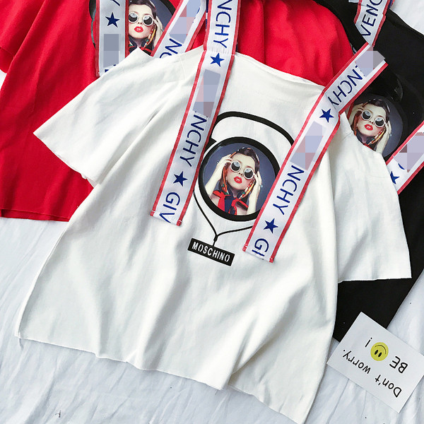 Σύγχρονη κυρίες μπλούζα με γυμνά ώμους και ελαστικά σε μαύρο, λευκό και κόκκινο