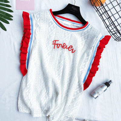 Όμορφες κυρίες δαντέλα μπλούζα με σγουρά χρώματος μανίκια