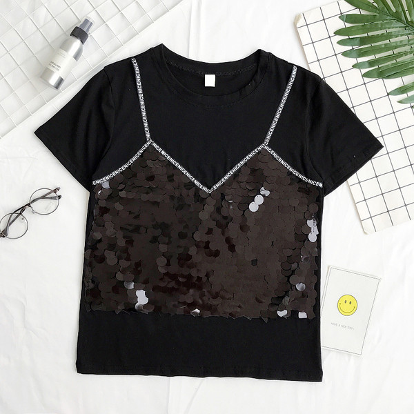 Κομψό κυρίες μπλούζα σε λευκό και μαύρο γιλέκο με απομίμηση πούλιες