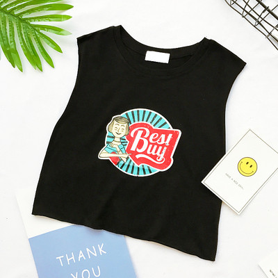 Φρέσκα κυρίες πουκάμισο με μια εικόνα σε λευκό, μαύρο και ροζ