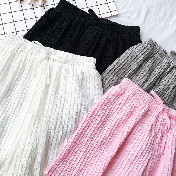 Σύντομη κυρίες πτυχωτό παντελόνι σε γκρι, μαύρο και άσπρο