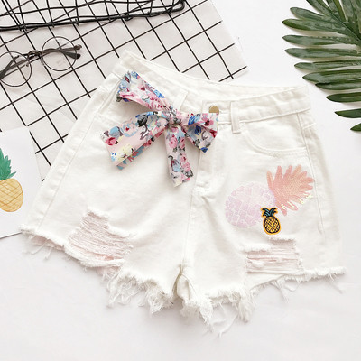 Σύγχρονη σορτς για τις κυρίες με το αποτύπωμα του ανανά και κορδέλα