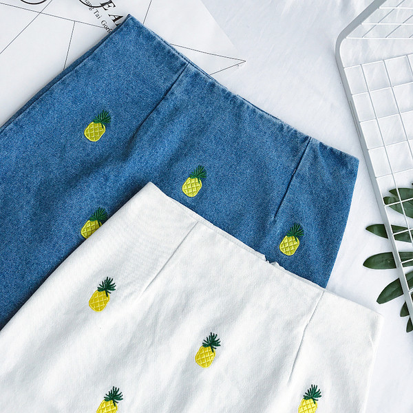 φούστα Καλοκαίρι κυρία στο μπλε και λευκού χρώματος με κέντημα ανανά