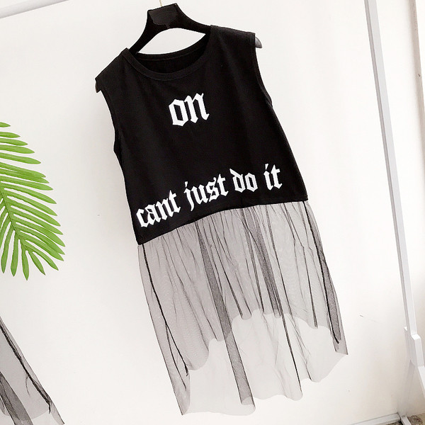 Κομψό κυρίες γιλέκο σε μαύρο και λευκό με δαντέλα κατά μήκος