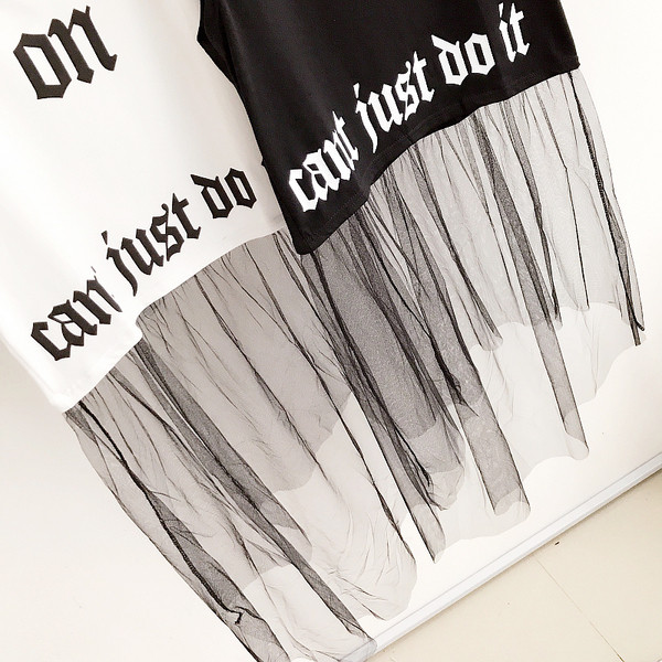 Κομψό κυρίες γιλέκο σε μαύρο και λευκό με δαντέλα κατά μήκος