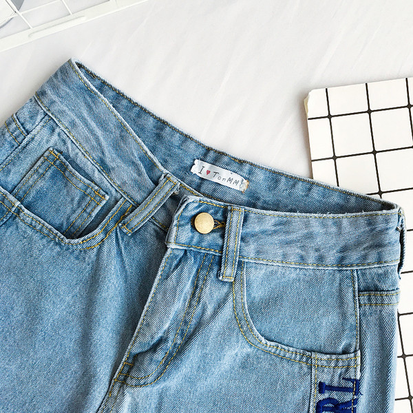 παντελόνι Σύντομη κυρίες σημειώνονται με μπλε και μαύρο