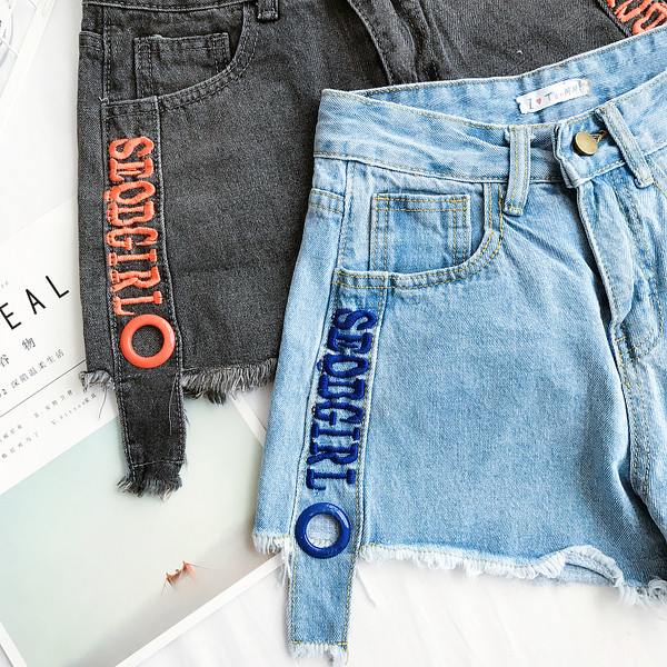 παντελόνι Σύντομη κυρίες σημειώνονται με μπλε και μαύρο