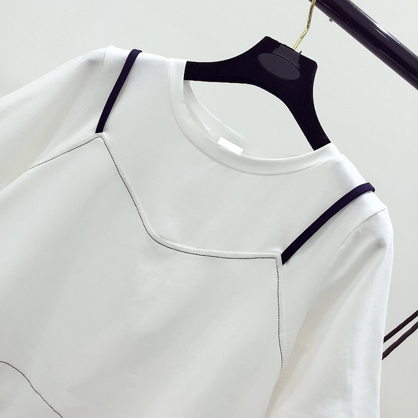 Όμορφες κυρίες μπλούζα με ψεύτικο γιλέκο σε μαύρο και άσπρο