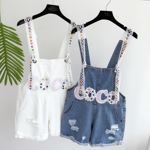 Οι γυναίκες jumpsuit με ενδιαφέρον κέντημα σε λευκό και μπλε