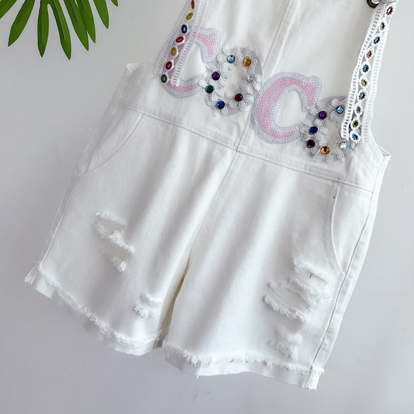 Οι γυναίκες jumpsuit με ενδιαφέρον κέντημα σε λευκό και μπλε