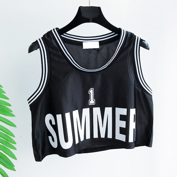 Σύντομη γιλέκο μπάσκετ σε μαύρο χρώμα