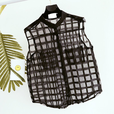 Μια ενδιαφέρουσα κυρίες μοτίβο πουκάμισο σε μπλε, μαύρο και άσπρο