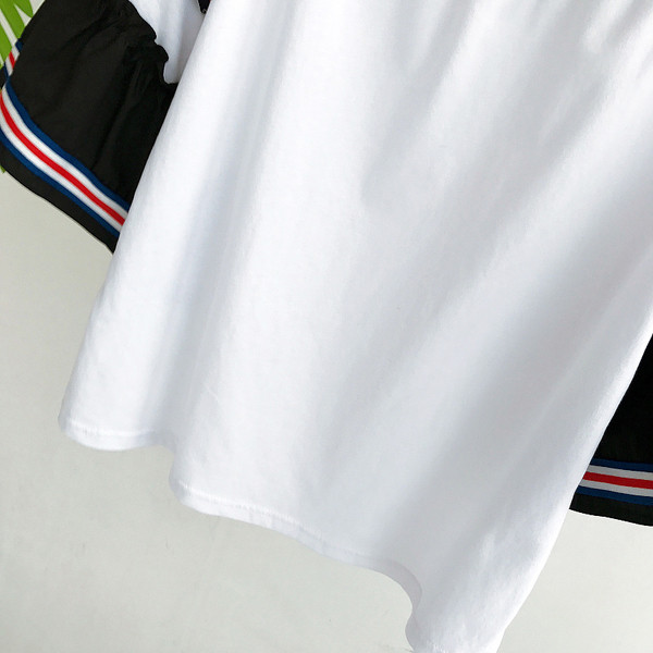 Μια ενδιαφέρουσα κυρίες μοτίβο μπλούζα με 3/4 μανίκια χρώματος σγουρά