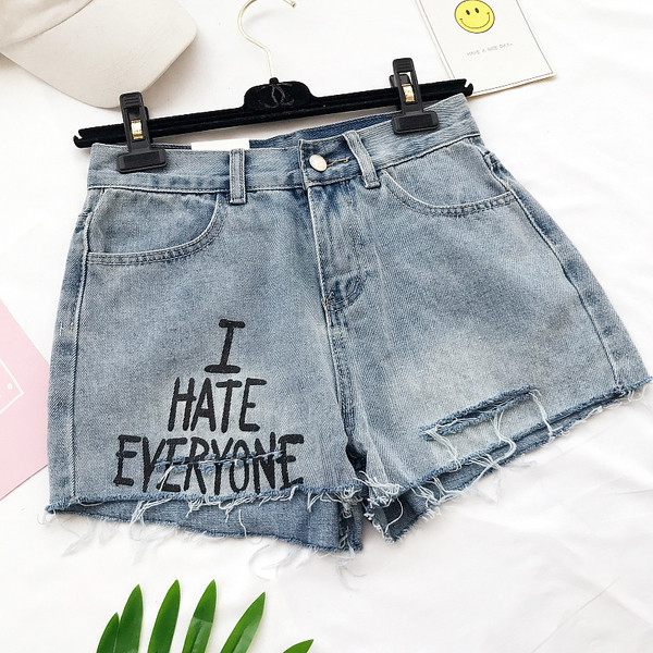 Σύγχρονη κυρίες παντελόνι σύντομο τζιν επισημαίνονται