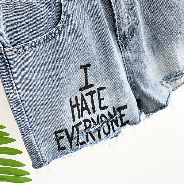 Σύγχρονη κυρίες παντελόνι σύντομο τζιν επισημαίνονται