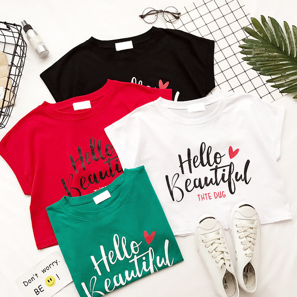 Καλοκαίρι κυρίες κοντή μπλούζα σημειώνονται με κόκκινο χρώμα, λευκό, πράσινο και μαύρο