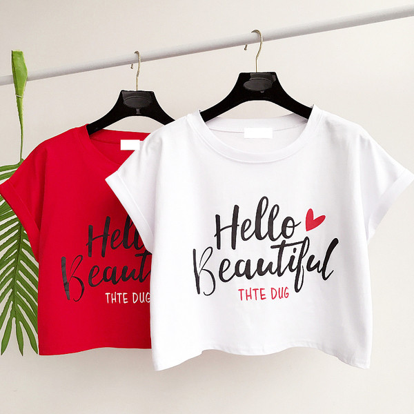 Καλοκαίρι κυρίες κοντή μπλούζα σημειώνονται με κόκκινο χρώμα, λευκό, πράσινο και μαύρο