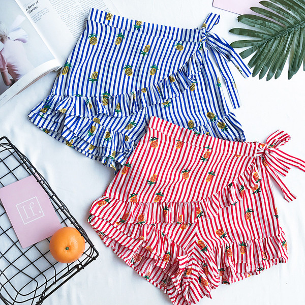 Φρέσκα σορτς για τις κυρίες ρίγες σε μπλε και κόκκινο