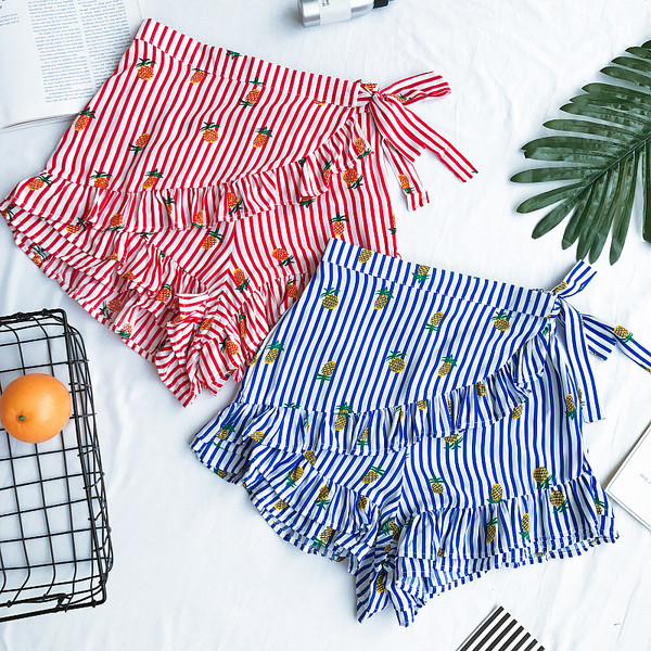 Φρέσκα σορτς για τις κυρίες ρίγες σε μπλε και κόκκινο