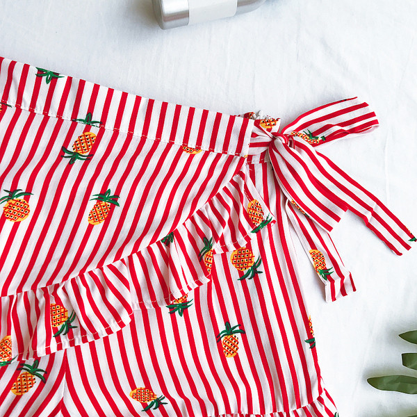 Φρέσκα σορτς για τις κυρίες ρίγες σε μπλε και κόκκινο