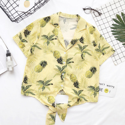 Η σύγχρονη μικρή κυρίες κοντομάνικο πουκάμισο με ρίγες