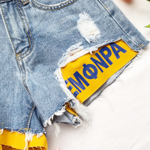 Σύγχρονη παντελόνι τζιν για κυρίες