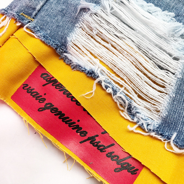 Σύγχρονη παντελόνι τζιν για κυρίες