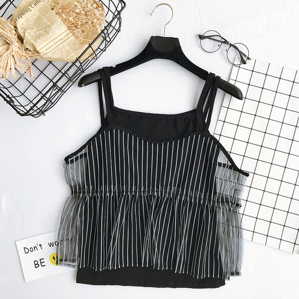 οροφή της δεξαμενής Κομψή γυναικεία παλτό δαντέλα σε μαύρο και άσπρο